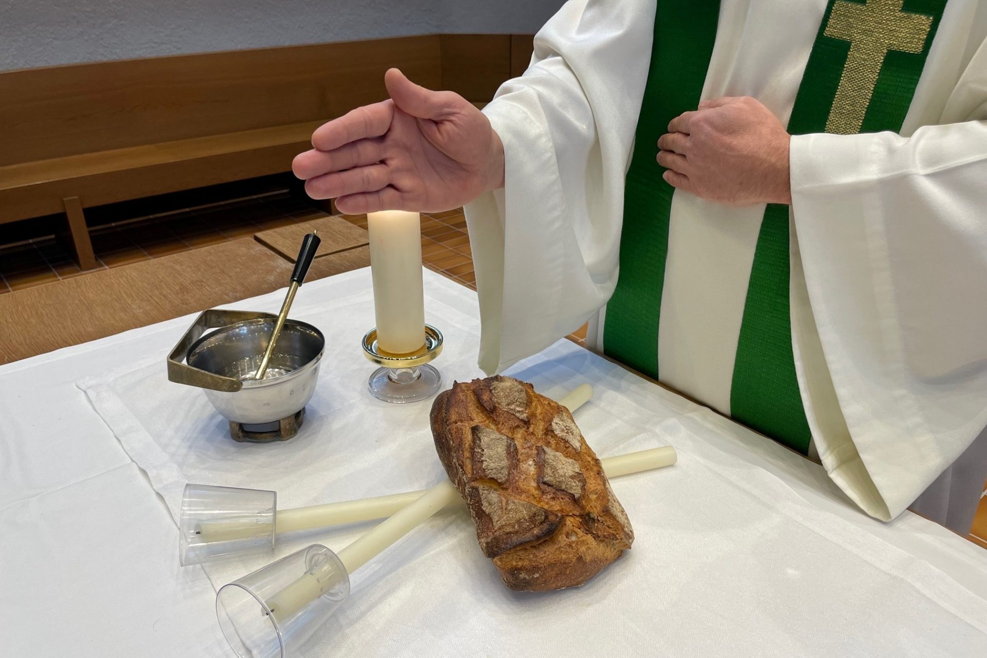 Sunday, February 1st at 17:00 Mass in English: Blessing of the Throats, Candles & Bread